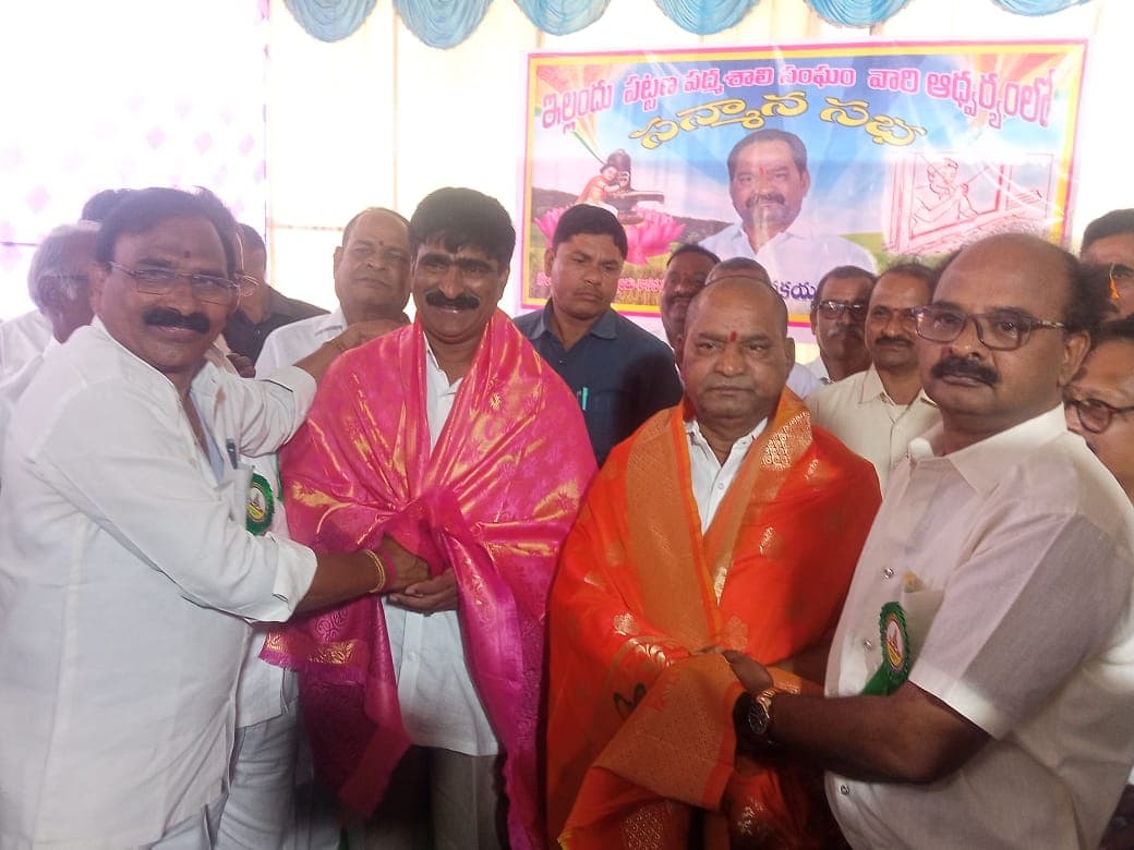 ఎమ్మెల్యే కనకయ్య, మున్సిపల్ ఛైర్మెన్ డీవీ లకు సన్మానం