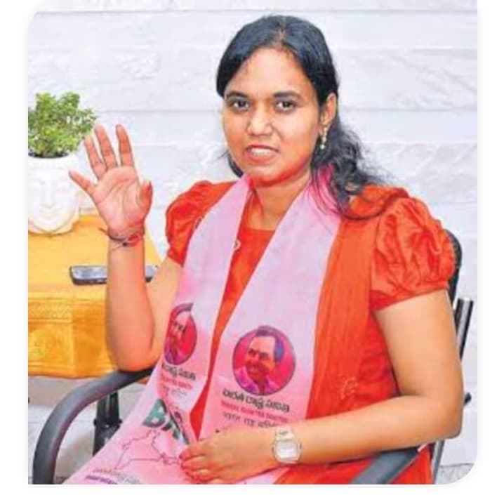 బీఆర్ఎస్ కంటోన్మెంట్ ఎమ్మెల్యే లాస్య నందిత రోడ్డు ప్రమాదంలో మృతి