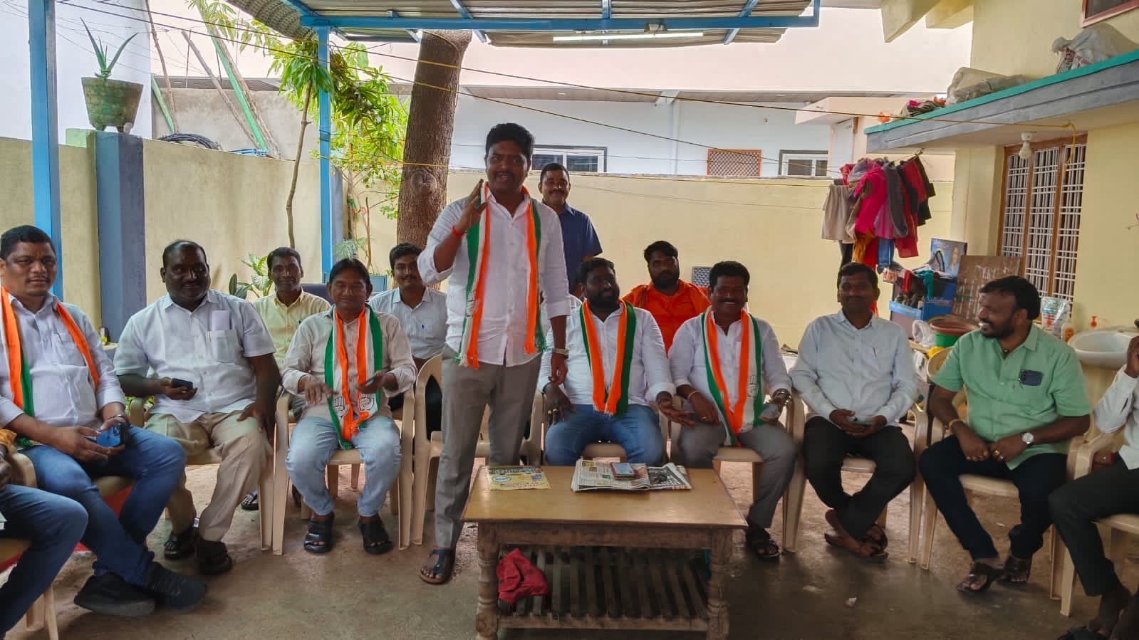 పట్టభద్రుల ఎమ్మెల్సీ ఉప ఎన్నికల్లో కాంగ్రెస్ పార్టీ అభ్యర్థి తీన్మార్ మల్లన్న ను భారీ మెజార్టీ తో గెలిపించాలి