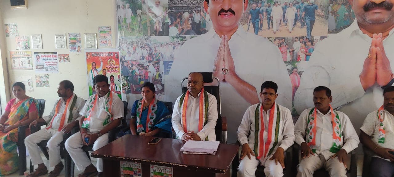 ఉపాధి హామీ కూలీల సమస్యలను పరిష్కరించాలి