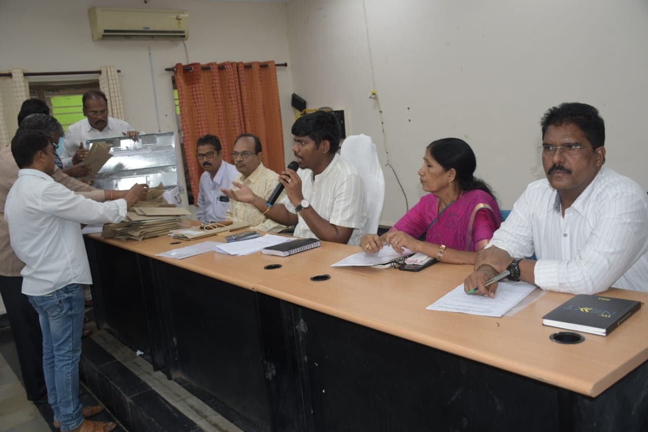 నాణ్యతతో కూడిన వంట సరుకులు, సీజనల్ పండ్లు సరఫరా చేయాలి