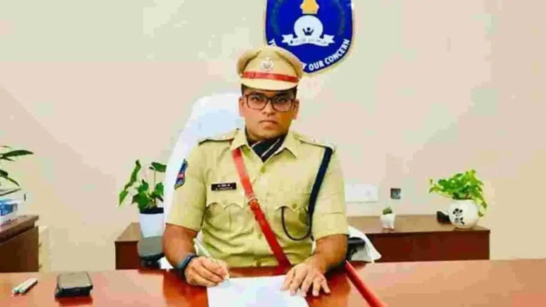 హైదరాబాద్ కేవ్ పబ్ లో డ్రగ్స్ కలకలం