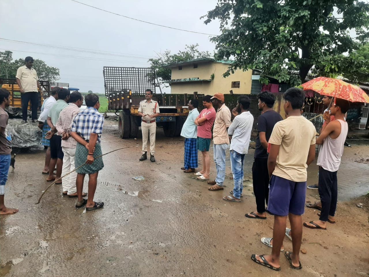 లోతట్టు ప్రాంత ప్రజలు అప్రమత్తంగా ఉండాలి