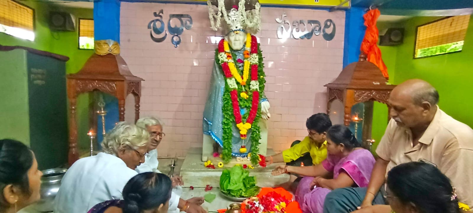 జోరు వర్షంలో ఘనంగా గురు పౌర్ణమ మహోత్సవ పూజలు