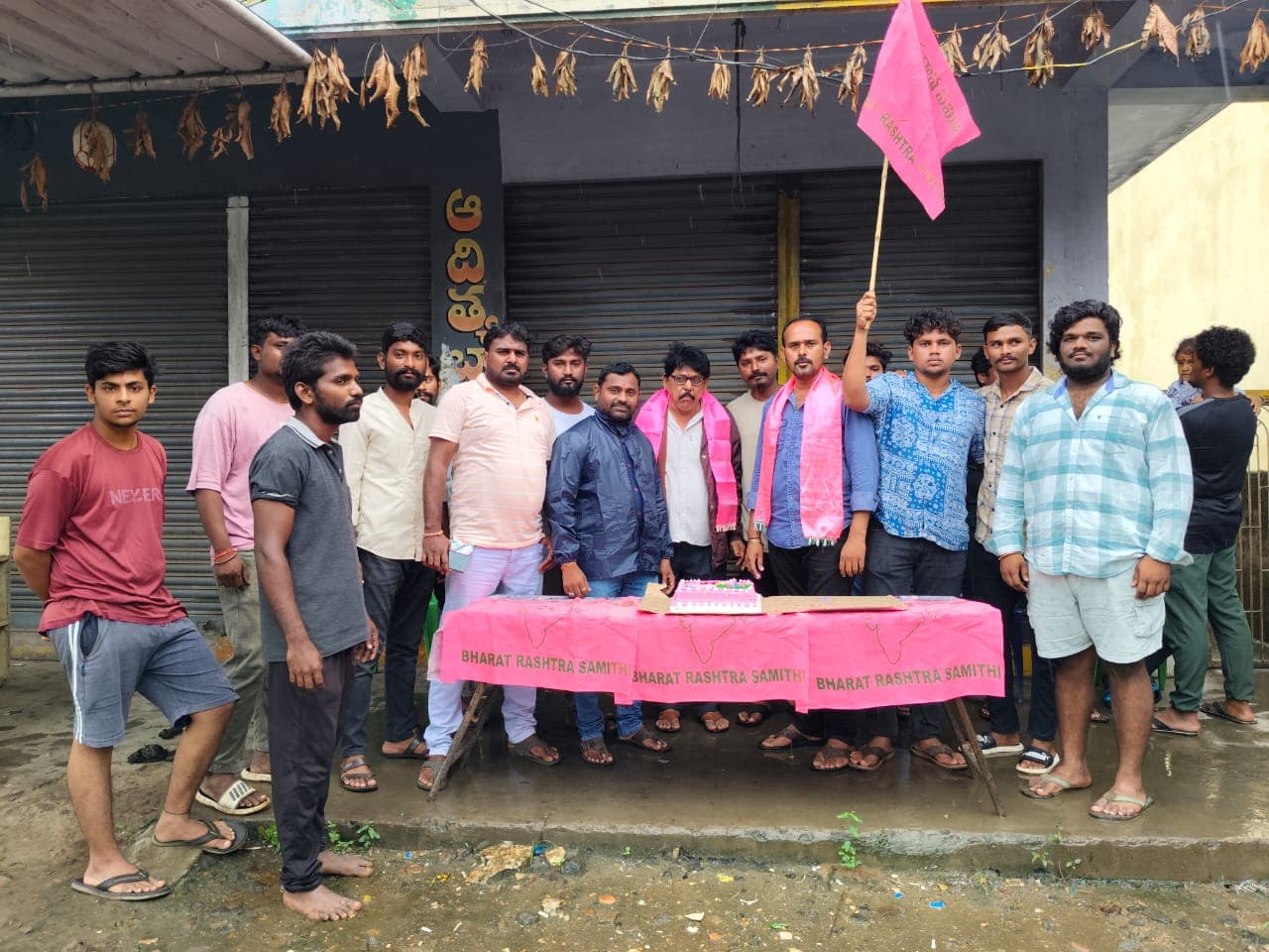 నవభారత్ వద్ద ఘనంగా కేటీఆర్ జన్మదిన వేడుకలు