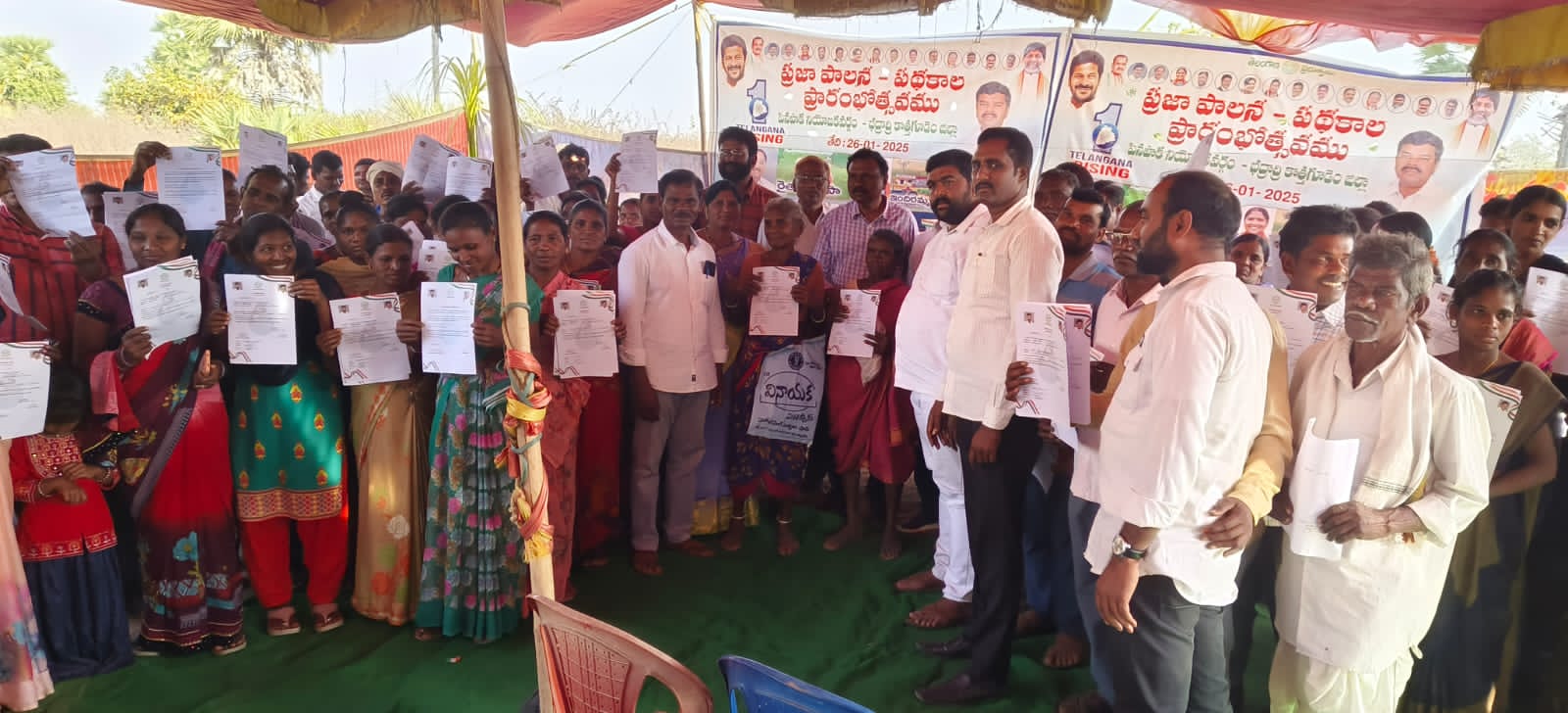 లబ్ధిదారులకు మంజూరు పత్రాలు అందజేత