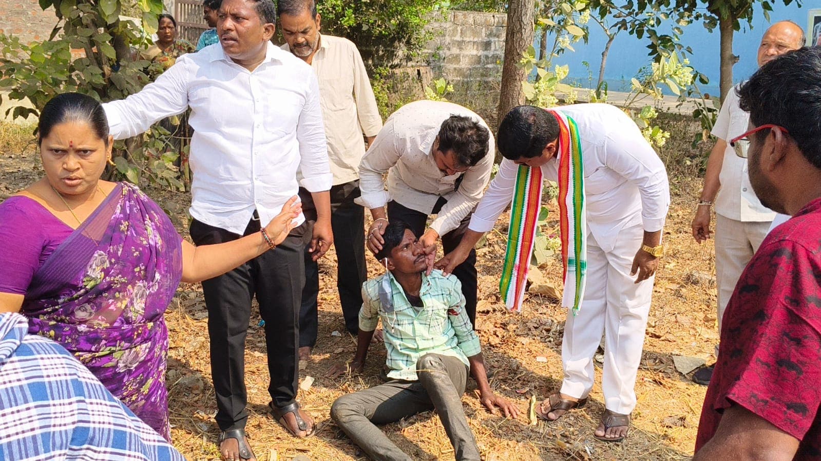 మానవత్వం చాటుకున్న ఎమ్మెల్యే పాయం వెంకటేశ్వర్లు