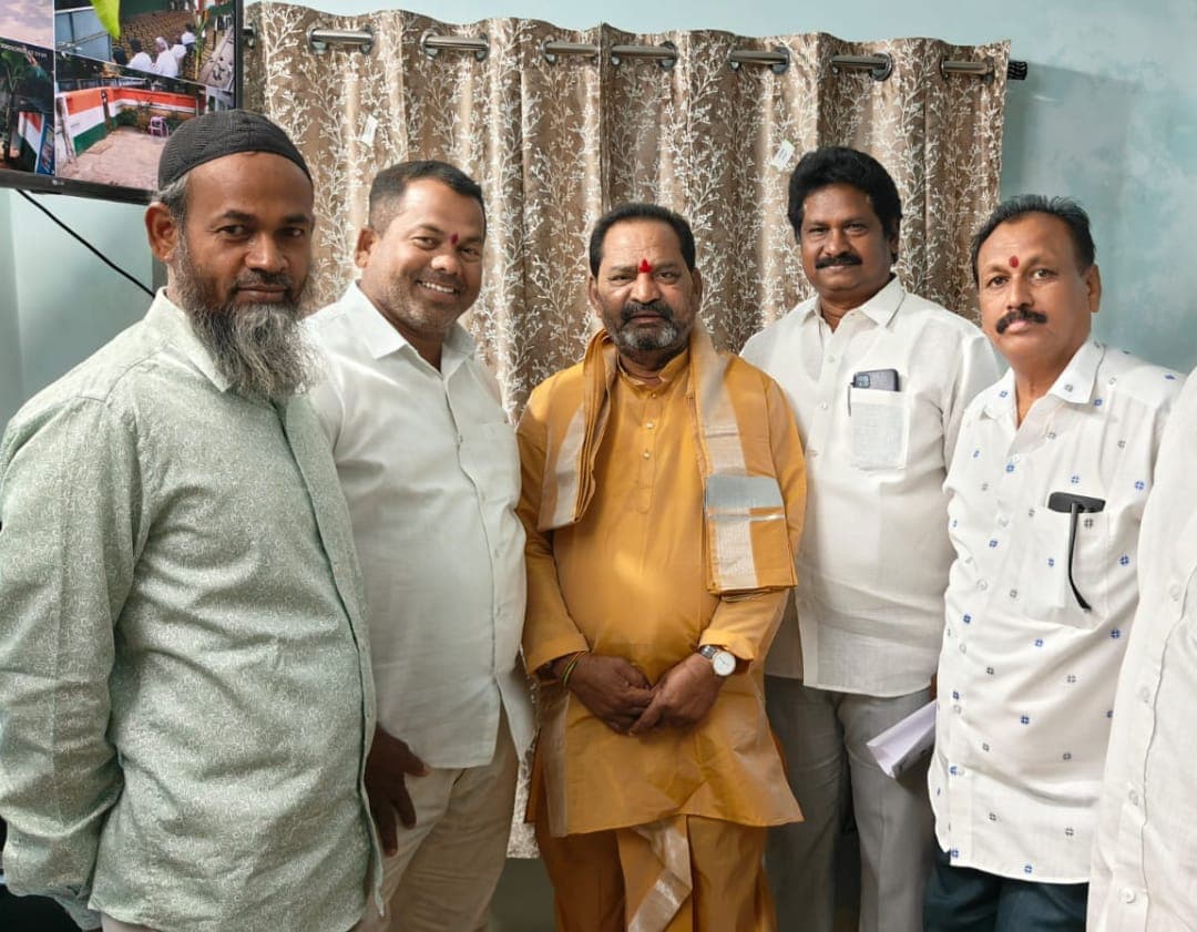 ఎమ్మెల్యే కోరం కనకయ్య కు ఉగాది పండుగ శుభాకాంక్షలు తెలిపిన పట్టణ కాంగ్రెస్ పార్టీ అధ్యక్షులు దొడ్డ డానియల్