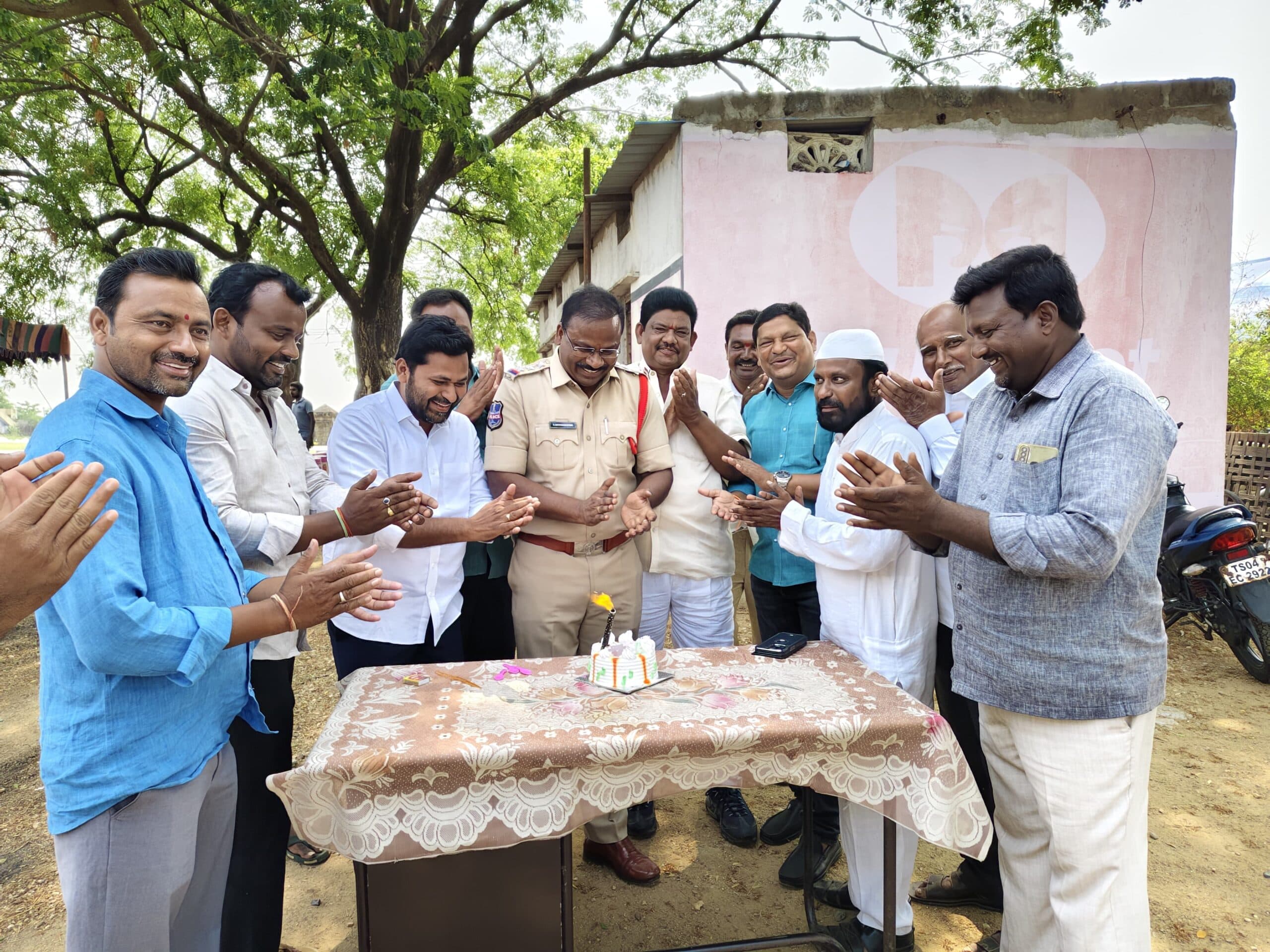 ఘనంగా సీఐ బత్తుల సత్యనారాయణ జన్మదిన వేడుకలు