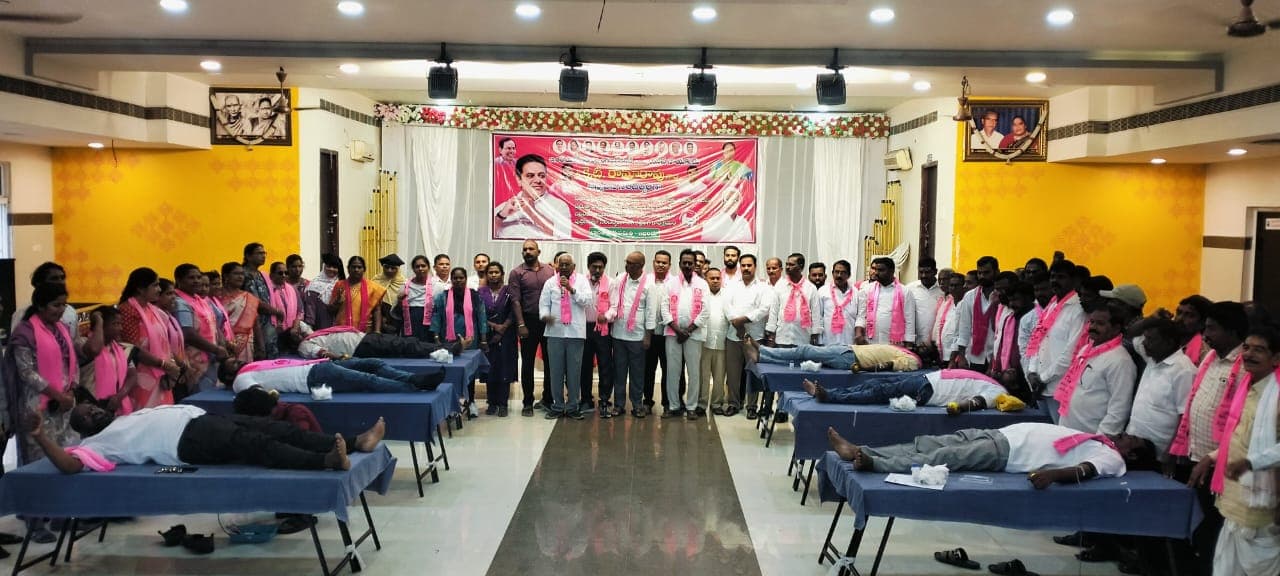 ఘనంగా భారత రాష్ట్ర సమితి వర్కింగ్ ప్రెసిడెంట్ కేటీఆర్ పుట్టినరోజు వేడుకలు
