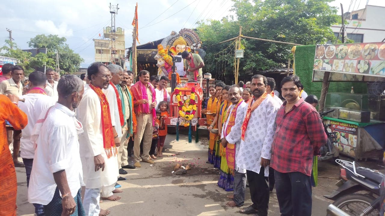 టేకులపల్లి లో మహాగణపతి శోభాయాత్ర
