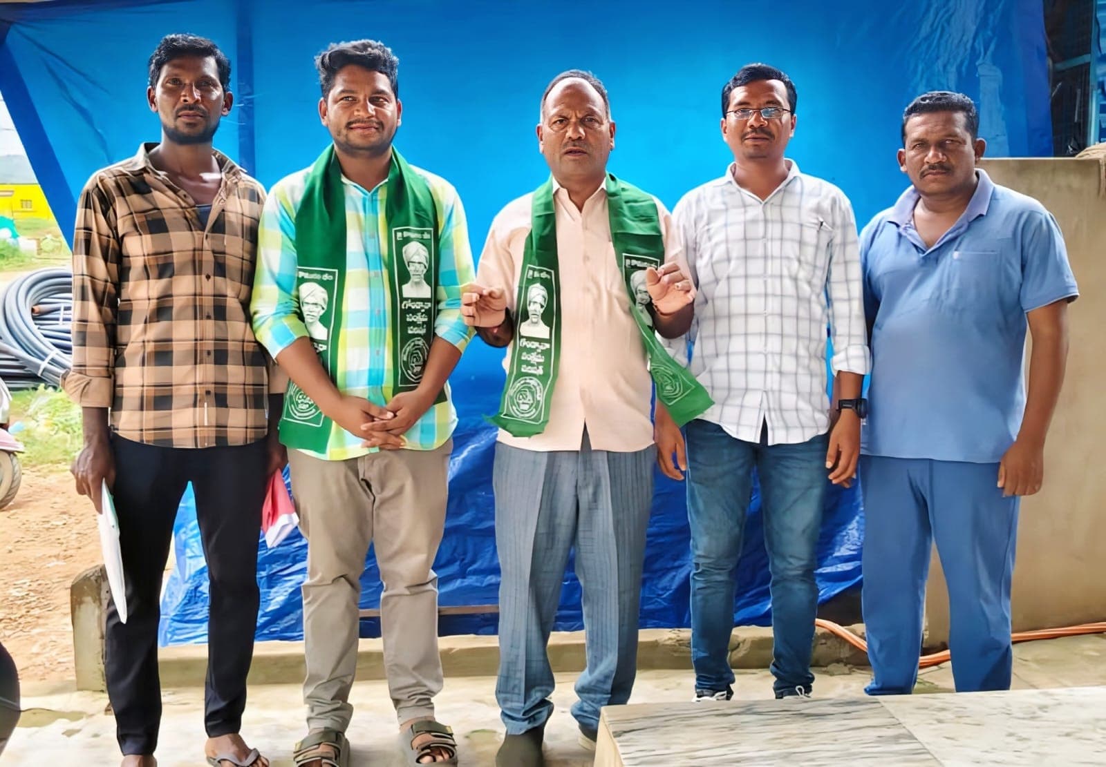 గిరిజనేతరుడి కబంధ హస్తాల్లో ఇసుక ర్యాంప్