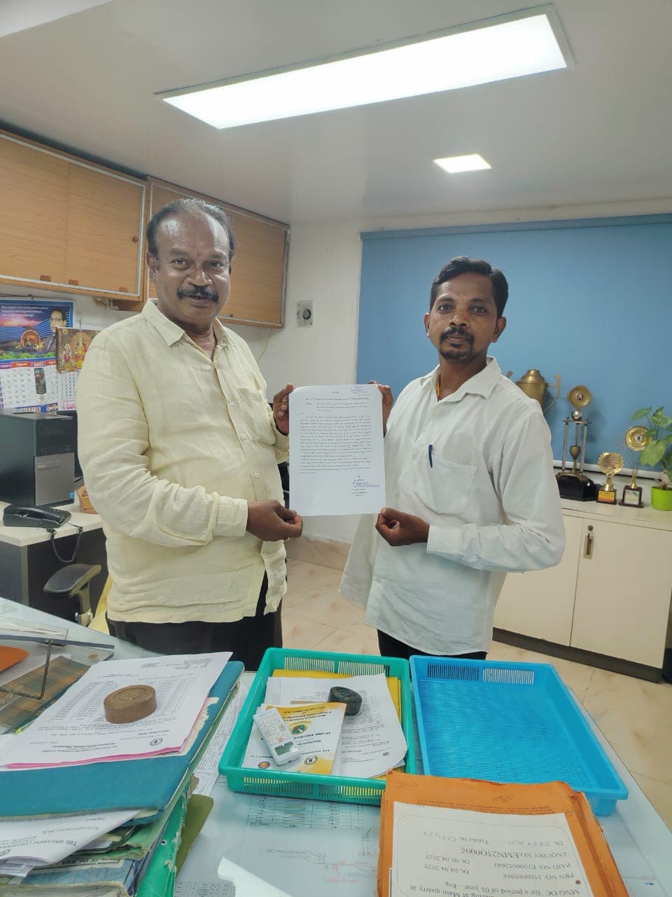 ఓసి 2 పీవీ కాలనీలో పిచ్చి మొక్కల తొలగింపునకు చర్యలు చేపట్టాలి