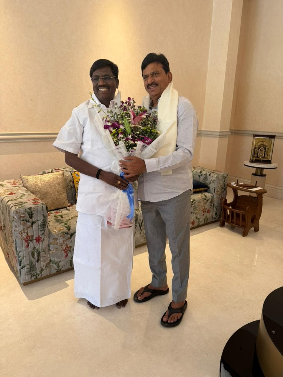 తమిళనాడు మంత్రి పి. విశ్వనాథన్‌కు మంత్రి పొంగులేటి ఘన సన్మానం