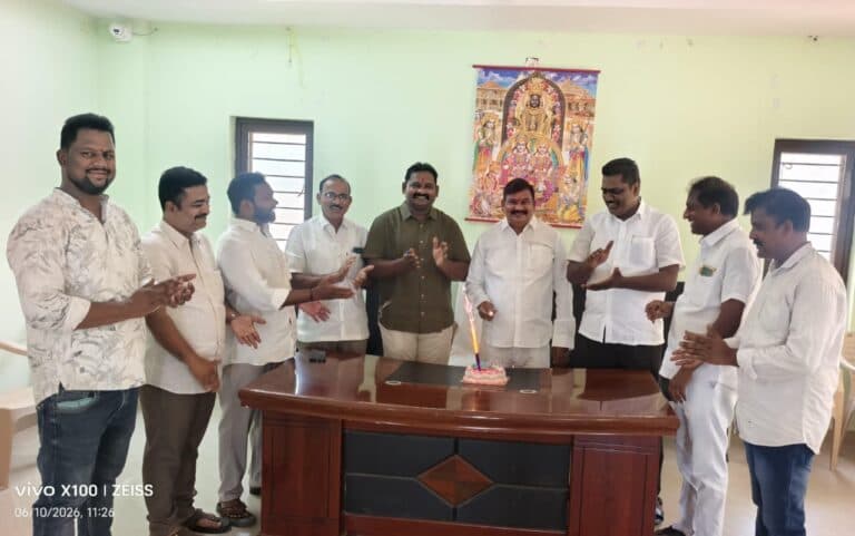 ఎక్స్ ఎంపిటిసి చేగొండి శ్రీనివాస్ పుట్టినరోజు సందర్భంగా కేక్ కట్ చేసి శుభాకాంక్షలు తెలిపిన కాంగ్రెస్ పార్టీ నాయకులు…