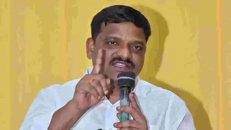 ఎమ్మెల్సీ తీన్మార్ మల్లన్న కార్యాలయంపై దాడి
