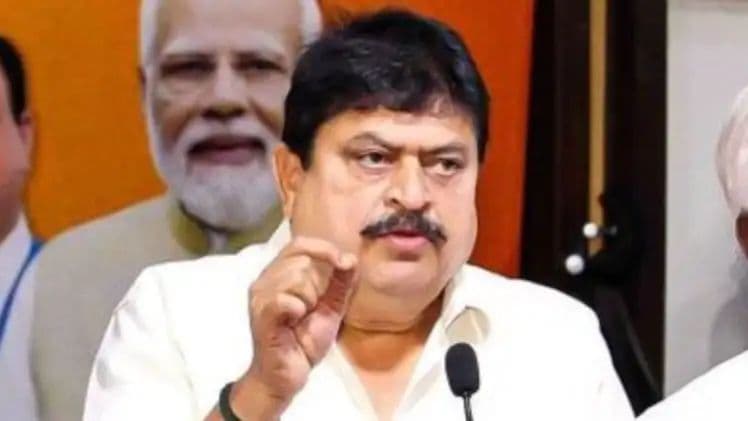 కుర్చీ కాపాడుకునేందుకు సీఎం రేవంత్ కష్టపడుతున్నారు!