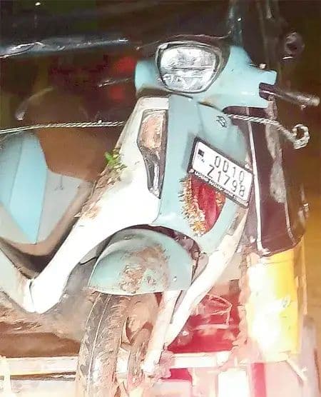 తుపాకులతో బెదిరించి పింఛన్ల సొమ్ము అపహరణ